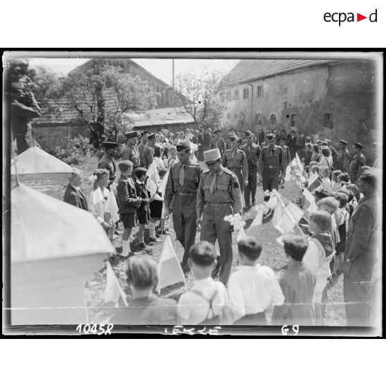 Célébration de la fête de Jeanne d'Arc par des unités de la 2e DB.
