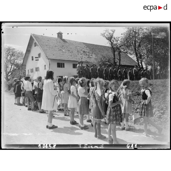 Célébration de la fête de Jeanne d'Arc par des unités de la 2e DB.