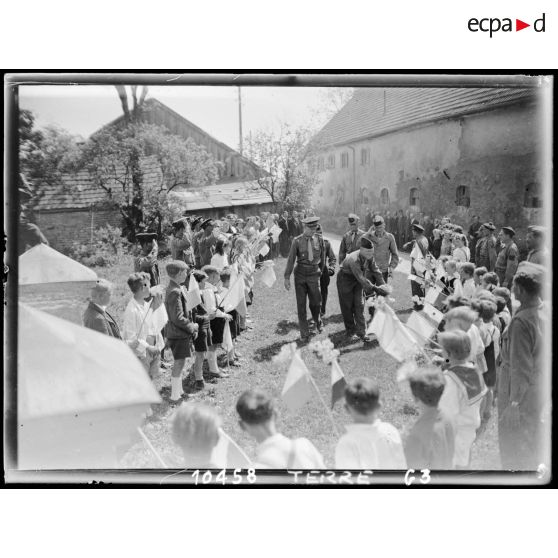 Célébration de la fête de Jeanne d'Arc par des unités de la 2e DB.