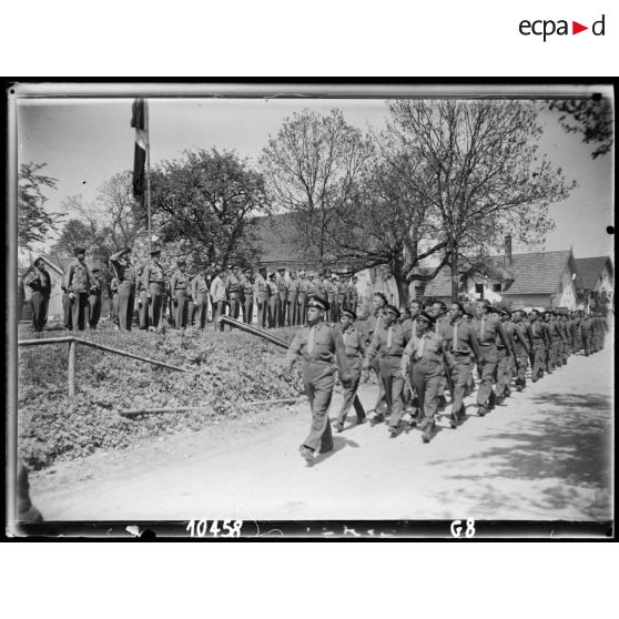 Célébration de la fête de Jeanne d'Arc par des unités de la 2e DB.