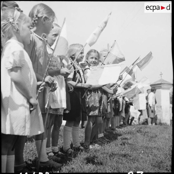 Célébration de la fête de Jeanne d'Arc par des unités de la 2e DB.