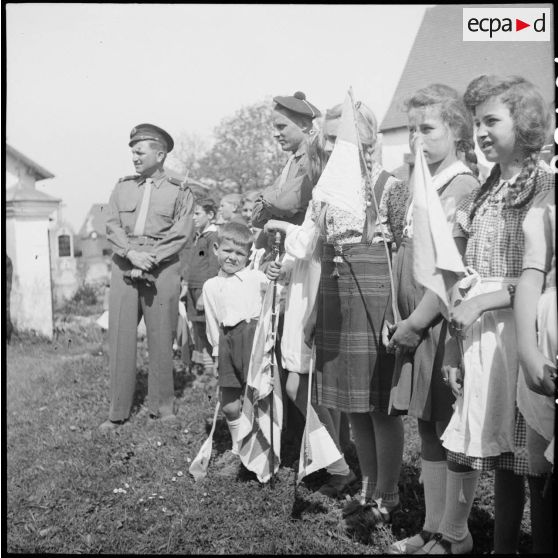 Célébration de la fête de Jeanne d'Arc par des unités de la 2e DB.