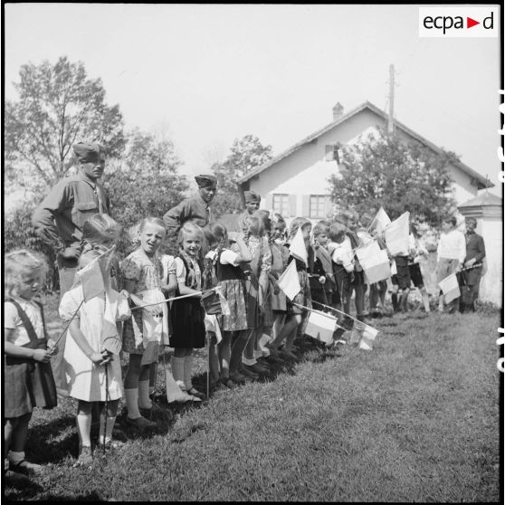 Célébration de la fête de Jeanne d'Arc par des unités de la 2e DB.