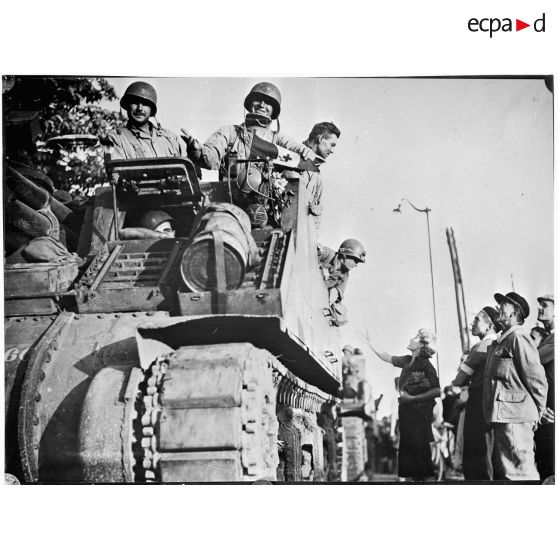 La 2e DB progresse en direction de Paris. (reproduction)