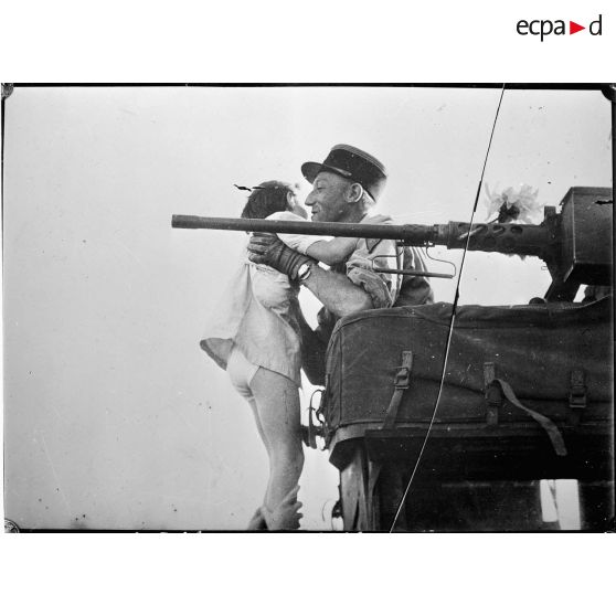 La 2e DB progresse en direction de Paris. (reproduction)