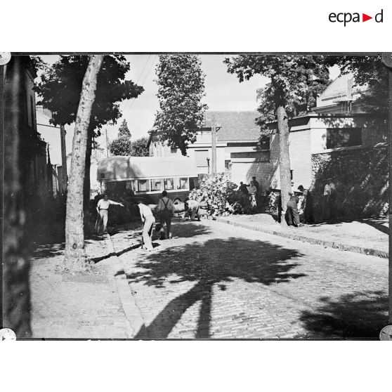 Barricade dans Clarmart. (reproduction)