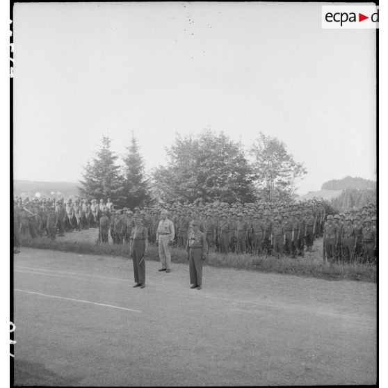 Cérémonie de présentation du drapeau du 151e RI.