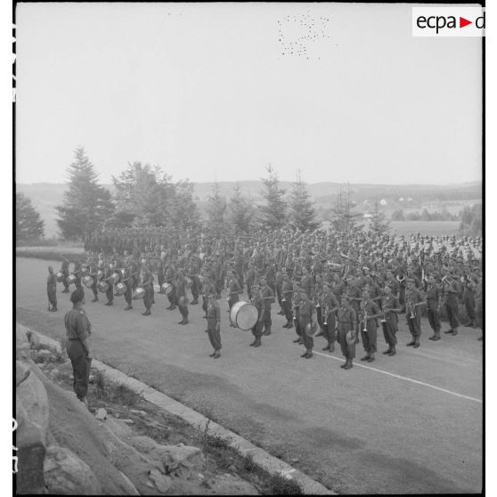 Cérémonie de présentation du drapeau du 151e RI.