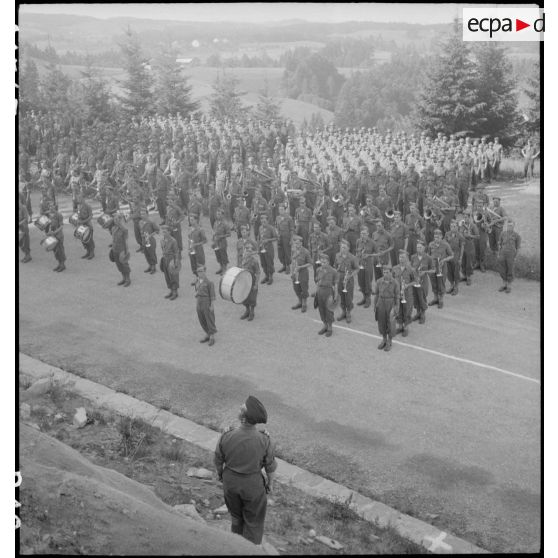 Cérémonie de présentation du drapeau du 151e RI.