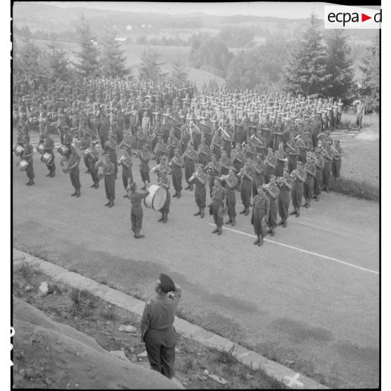 Cérémonie de présentation du drapeau du 151e RI.