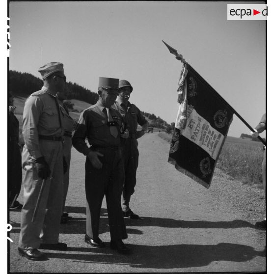 Cérémonie de présentation du drapeau du 151e RI.