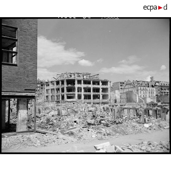 Un quartier de la ville de Stuttgart en ruine.