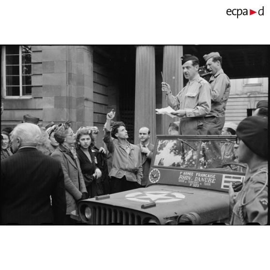 Accueil d'artistes français à Stuttgart.