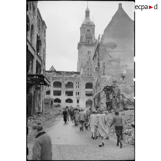 Le quartier de la mairie de Stuttgart en ruine.