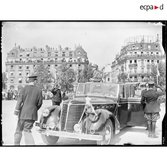 Défilé du 14 juillet 1945  à Paris.