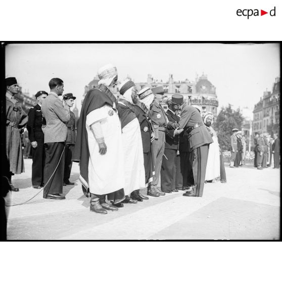 Défilé du 14 juillet 1945  à Paris.