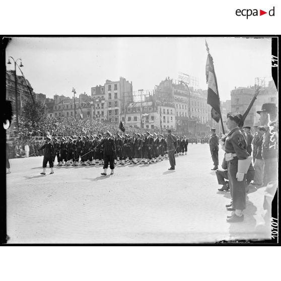 Défilé du 14 juillet 1945  à Paris.