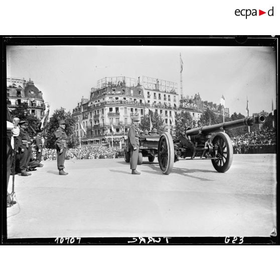 Défilé du 14 juillet 1945  à Paris.