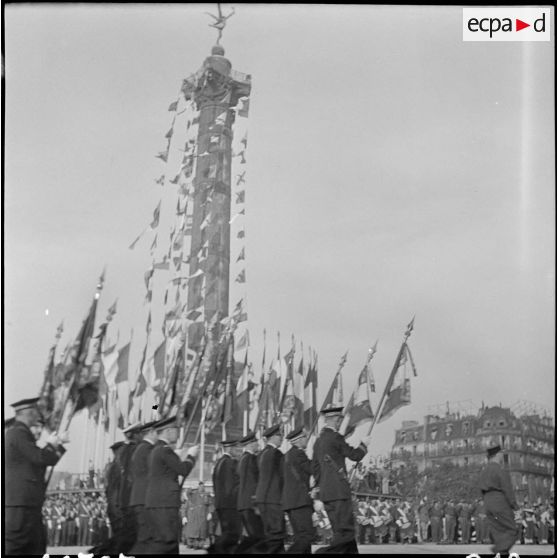 Défilé du 14 juillet 1945  à Paris.