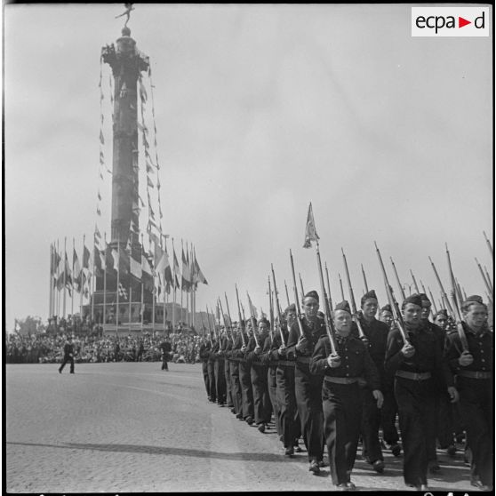 Défilé du 14 juillet 1945  à Paris.