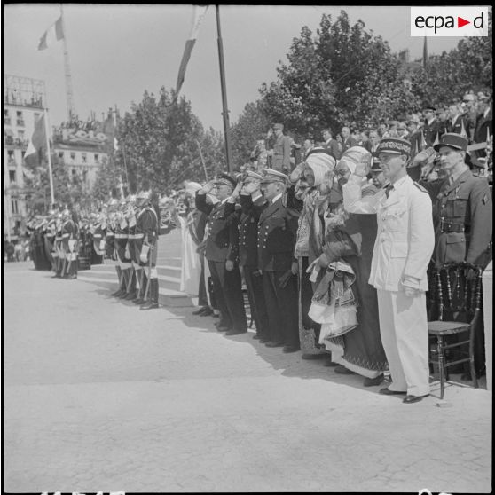 Défilé du 14 juillet 1945  à Paris.