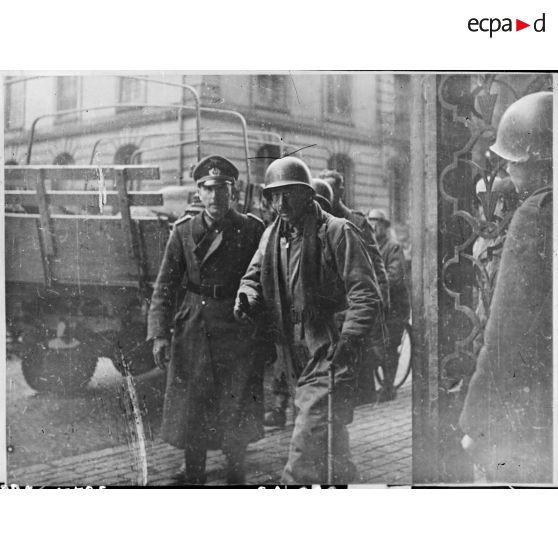 Le général allemand Franz Vaterrodt, commandant de la place forte de Strasbourg (Bas-Rhin) lors de sa reddition.