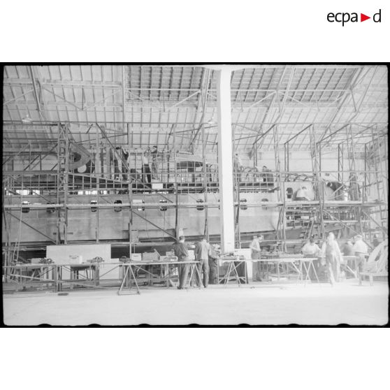 Construction de la coque de l'hydravion géant Laté 631-02.