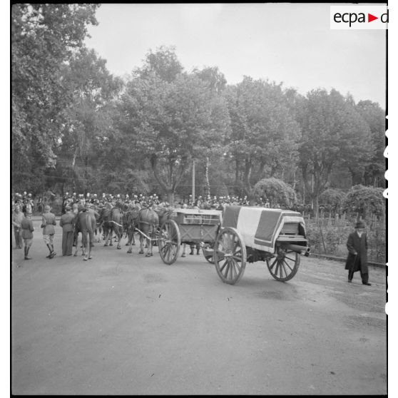 Départ du cortège funéraire depuis le cimetière de Cronenbourg.