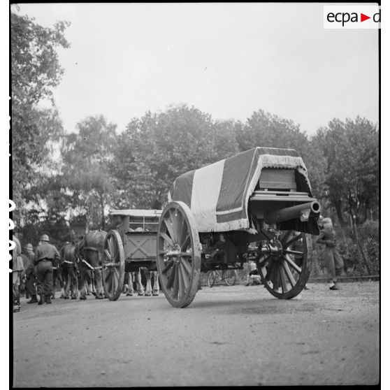 Départ du cortège funéraire depuis le cimetière de Cronenbourg.