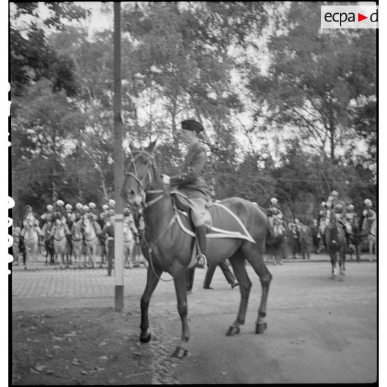 Le général Touzet du Vigier présidant la cérémonie du retour des cendres du général Kleber à Strasbourg.