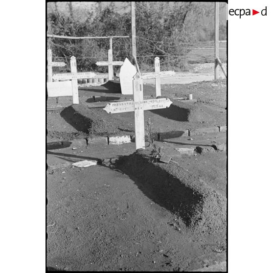 Tombes de militaires français au cimetière militaire italien de Vetrano.