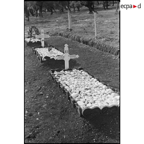 Tombes de militaires français au cimetière militaire italien de Venafro.
