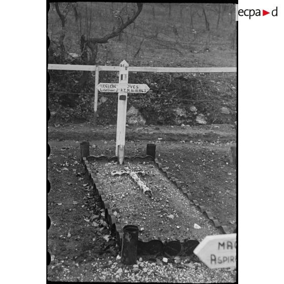 Tombes de militaires français au cimetière militaire italien de Ceretto.