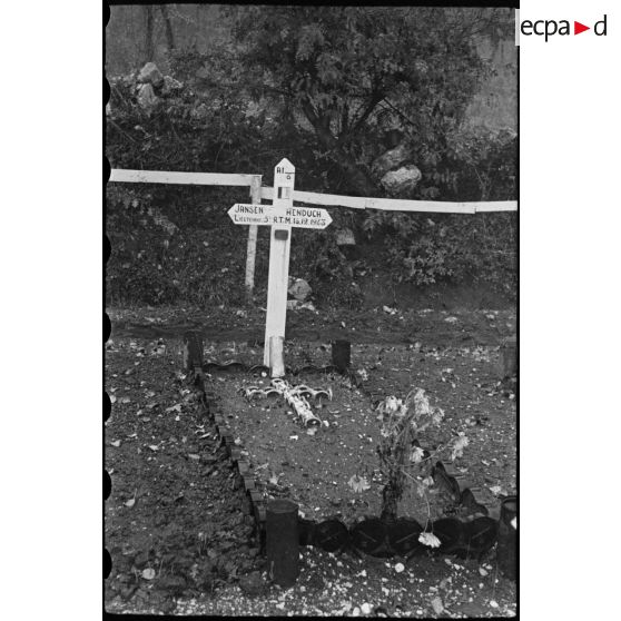 Tombes de militaires français au cimetière militaire italien de Ceretto.