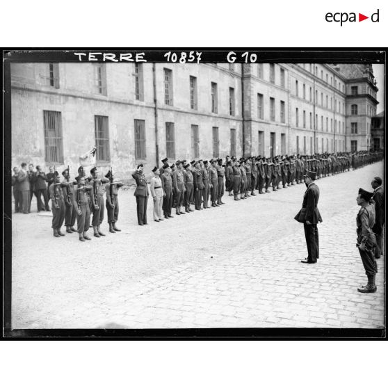 Honneurs au fanion du BIMP.