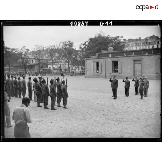 Honneurs au fanion du BIMP.