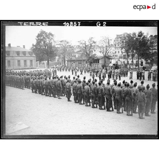 Cérémonie en l'honneur du BIMP à la caserne de la Tour-Maubourg.