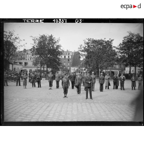 Les autorités civiles et militaires lors de la cérémonie en l'honneur du BIMP.