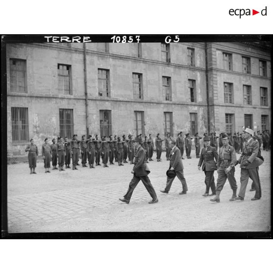 Revue des troupes du BIMP.