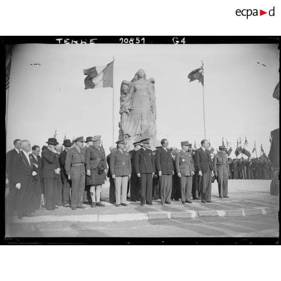 Le général Legentilhomme et les officiers présents à l'anniversaire de la libération du Havre.