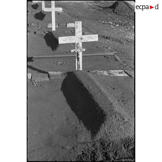 Tombes de militaires français au cimetière militaire italien de Vetrano.