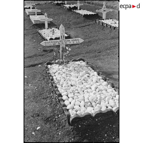 Tombes de militaires français au cimetière militaire italien de Vetrano.