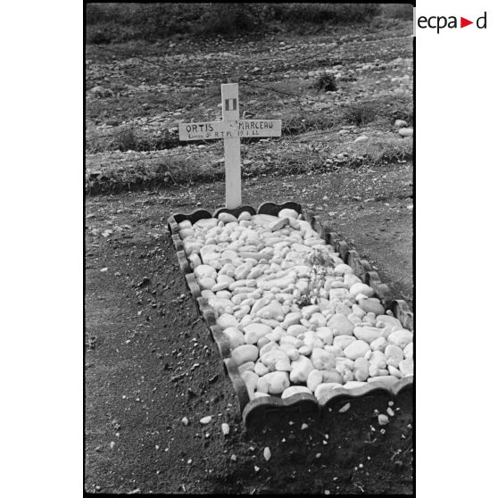 Tombes de militaires français au cimetière militaire italien de Venafro.