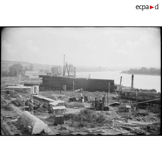 Vue d'ensemble d'un chantier de construction navale de Seine-Maritime.