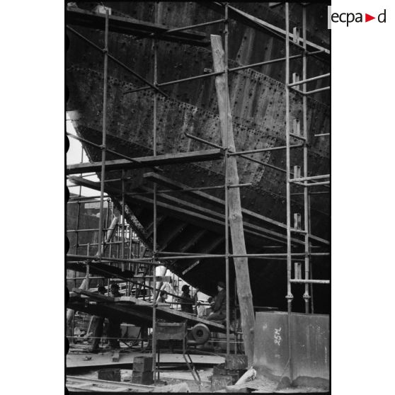 Construction de la coque d'un cargo ou d'un pétrolier.