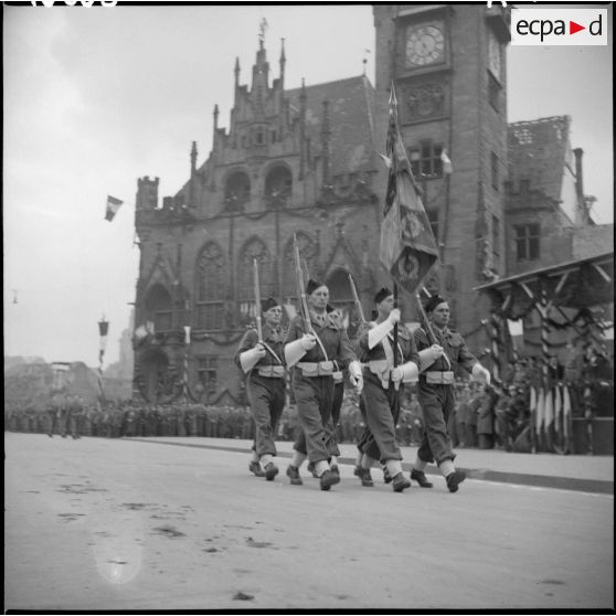 Défilé des troupes à Sarrebruck.