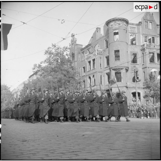 Défilé des troupes à Mayence.