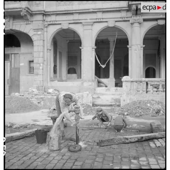 Approvisionnement en eau par les bouches d'incendie à Coblence.