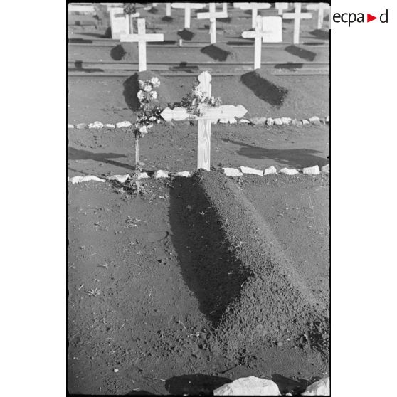 Tombes de militaires français au cimetière militaire italien de Vetrano.