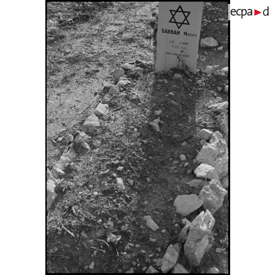 Tombe de militaire français au cimetière militaire italien de Ausonia B.